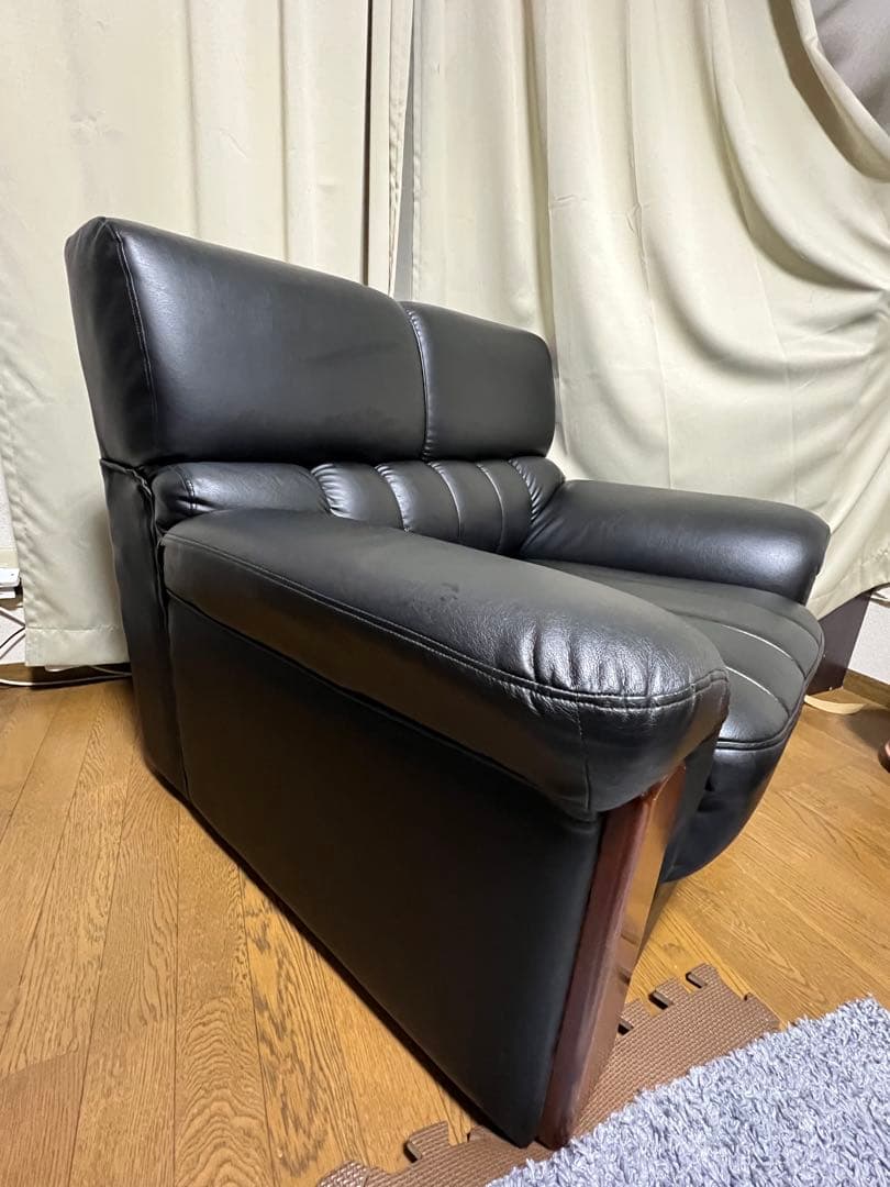 黒の合成皮革 1人掛けソファ