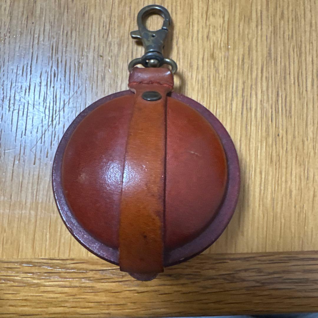 美品レザー 丸型ケース フック付きお値下げ交渉快くお待ちしてます！