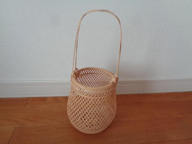 児玉美恵さん　竹かご　花生けにも