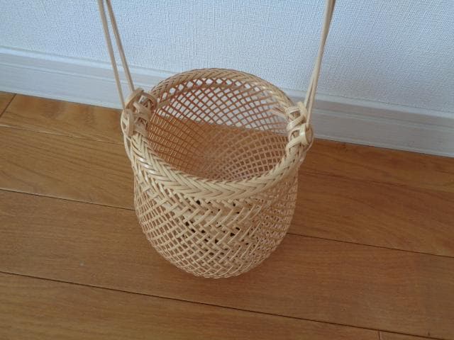 児玉美恵さん　竹かご　花生けにも