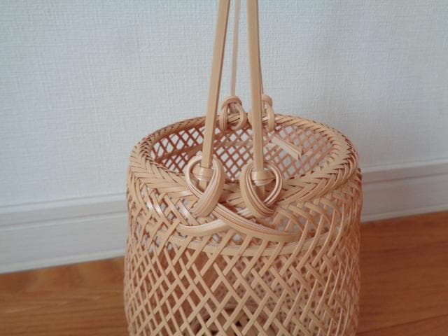 児玉美恵さん　竹かご　花生けにも