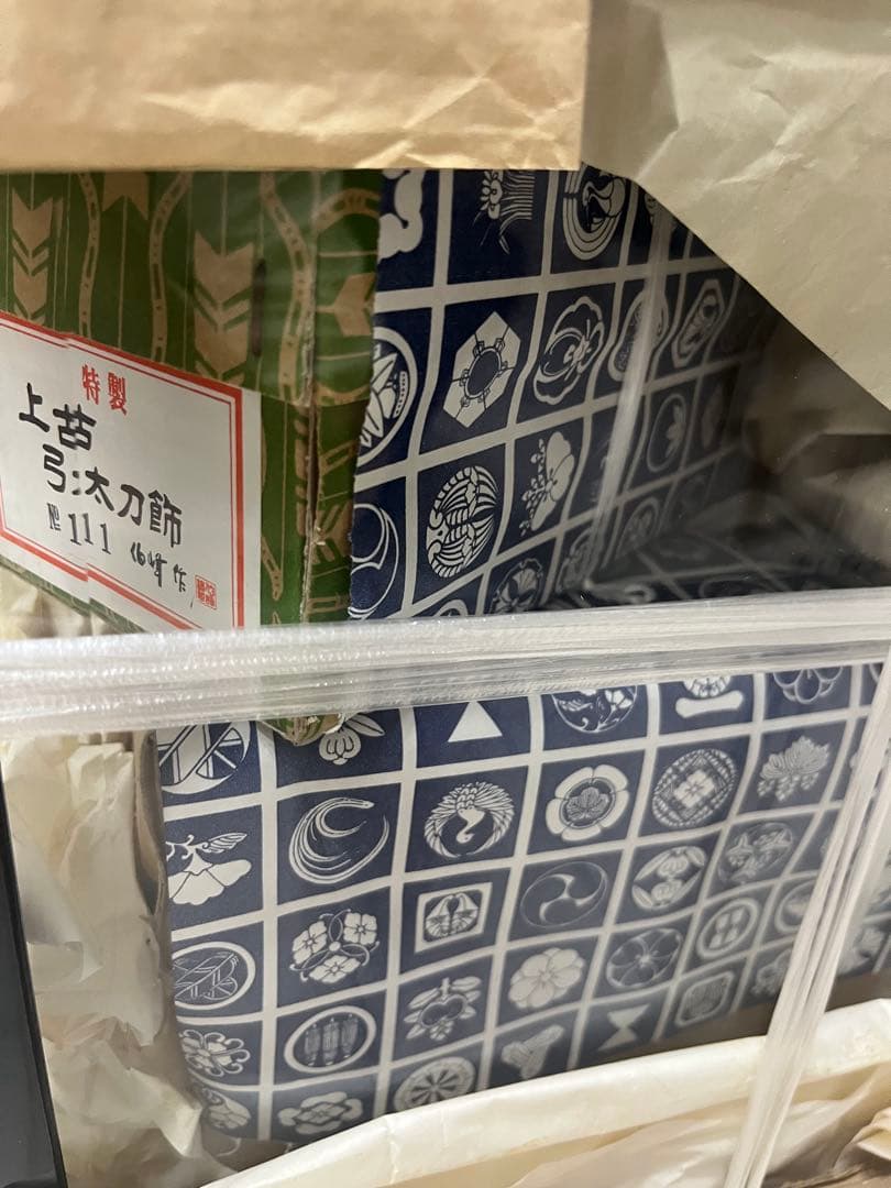 ＜未開封＞ガラスケース付 兜飾り１２号