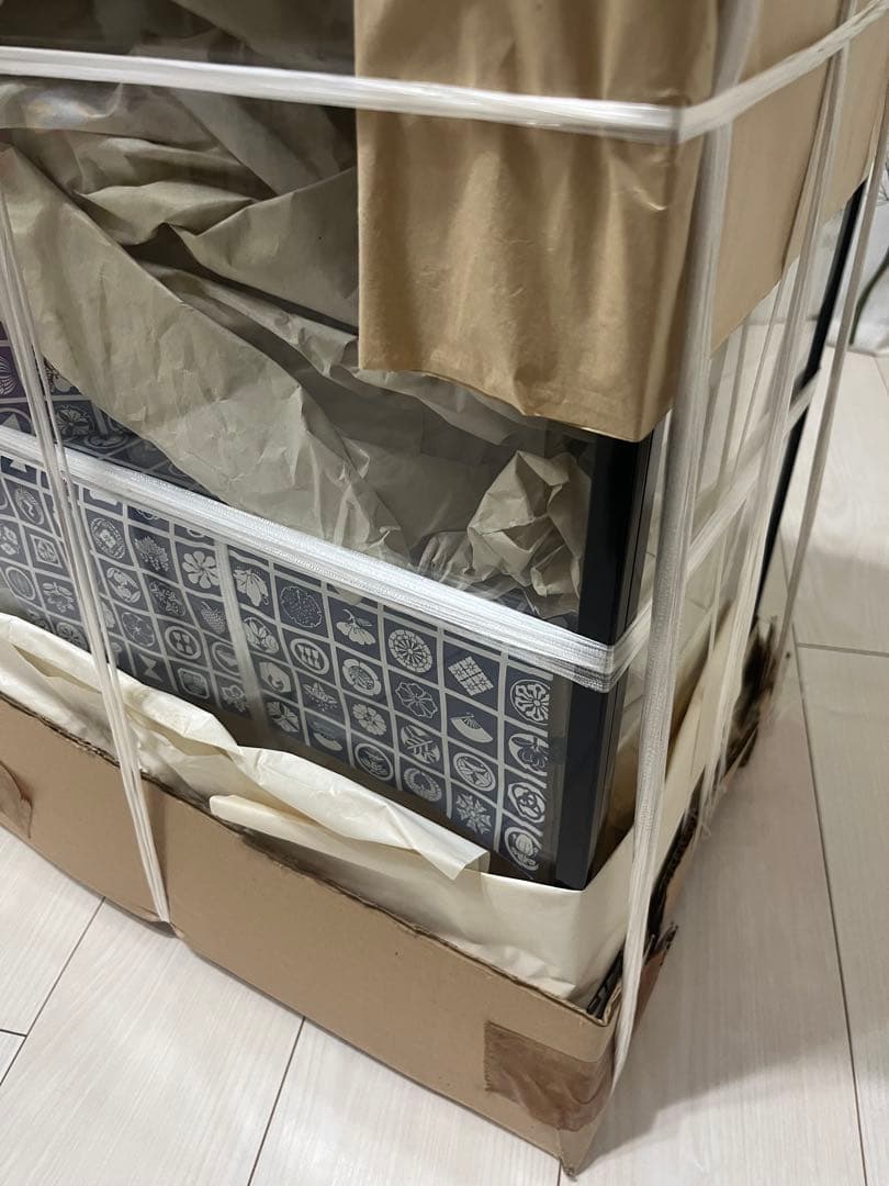 ＜未開封＞ガラスケース付 兜飾り１２号