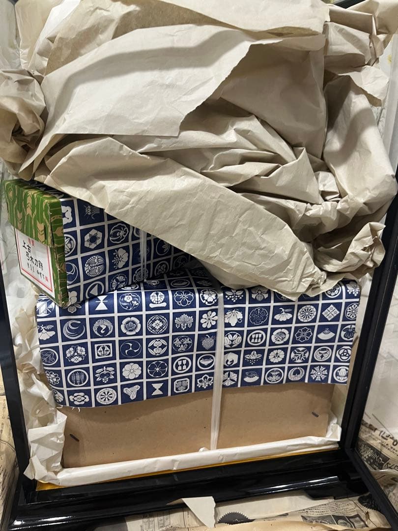 ＜未開封＞ガラスケース付 兜飾り１２号