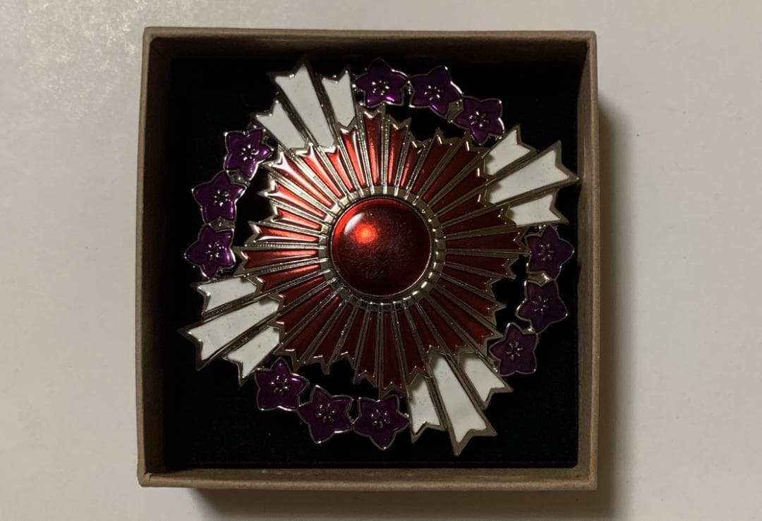 勲一等旭日桐花大綬章 桐花章 副章 レプリカ 勲章 大日本帝国 - メルカリ