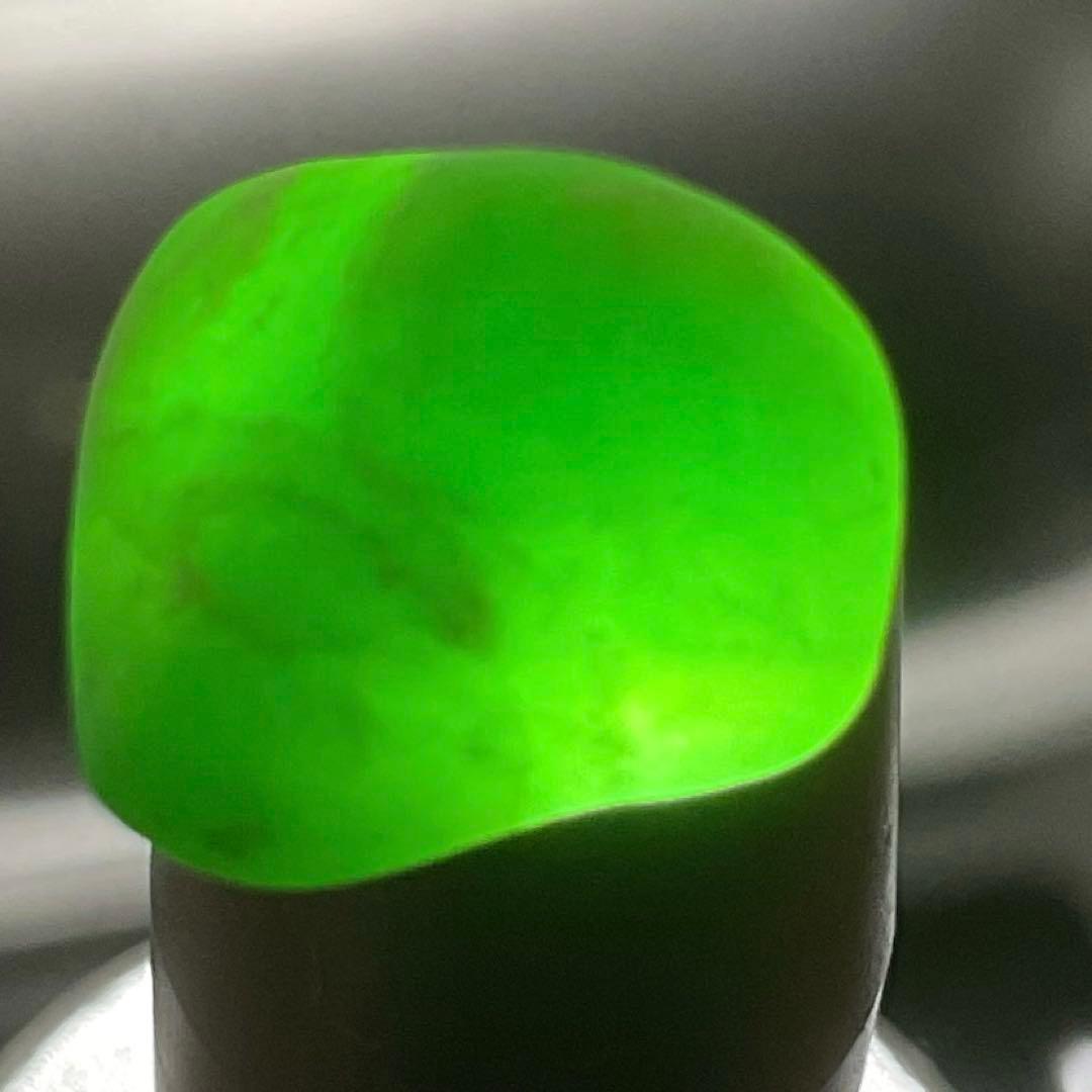 鮮やかな緑色 糸魚川翡翠3個セット合計3g ヒスイ ひすい