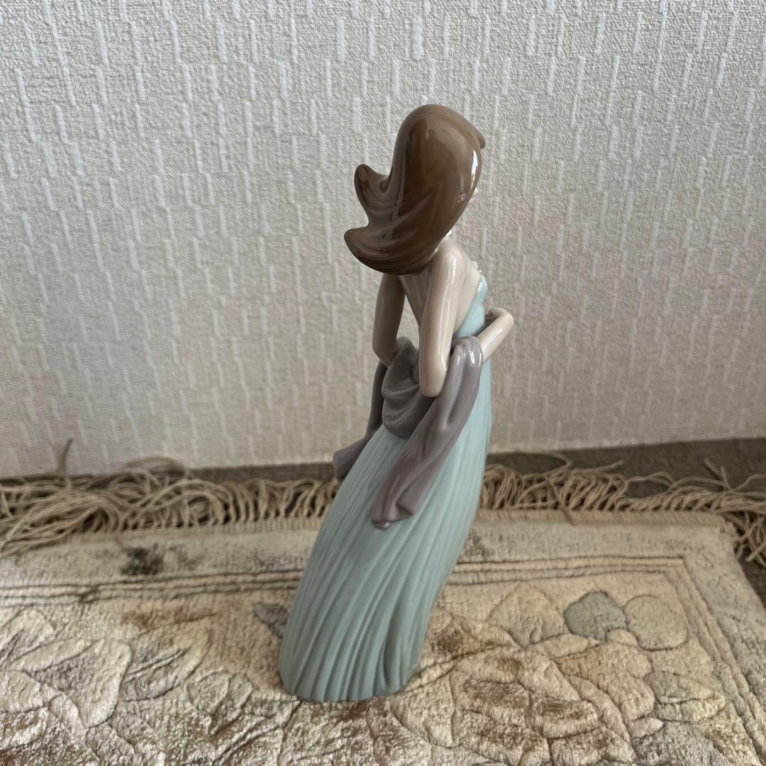 LLADRO リヤドロ　少女