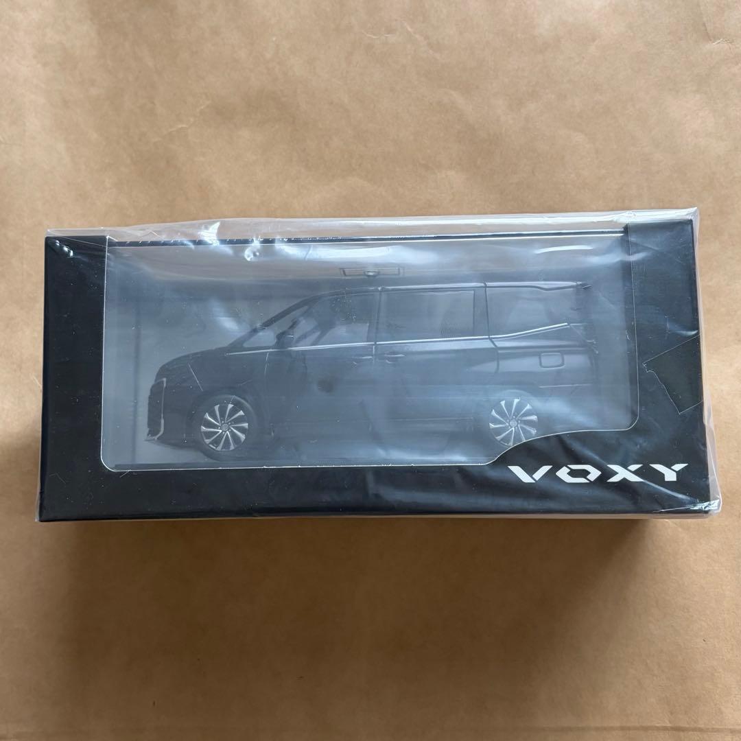 トヨタ ヴォクシー ミニカー(1/30スケール) 黒 カラーサンプル - メルカリ