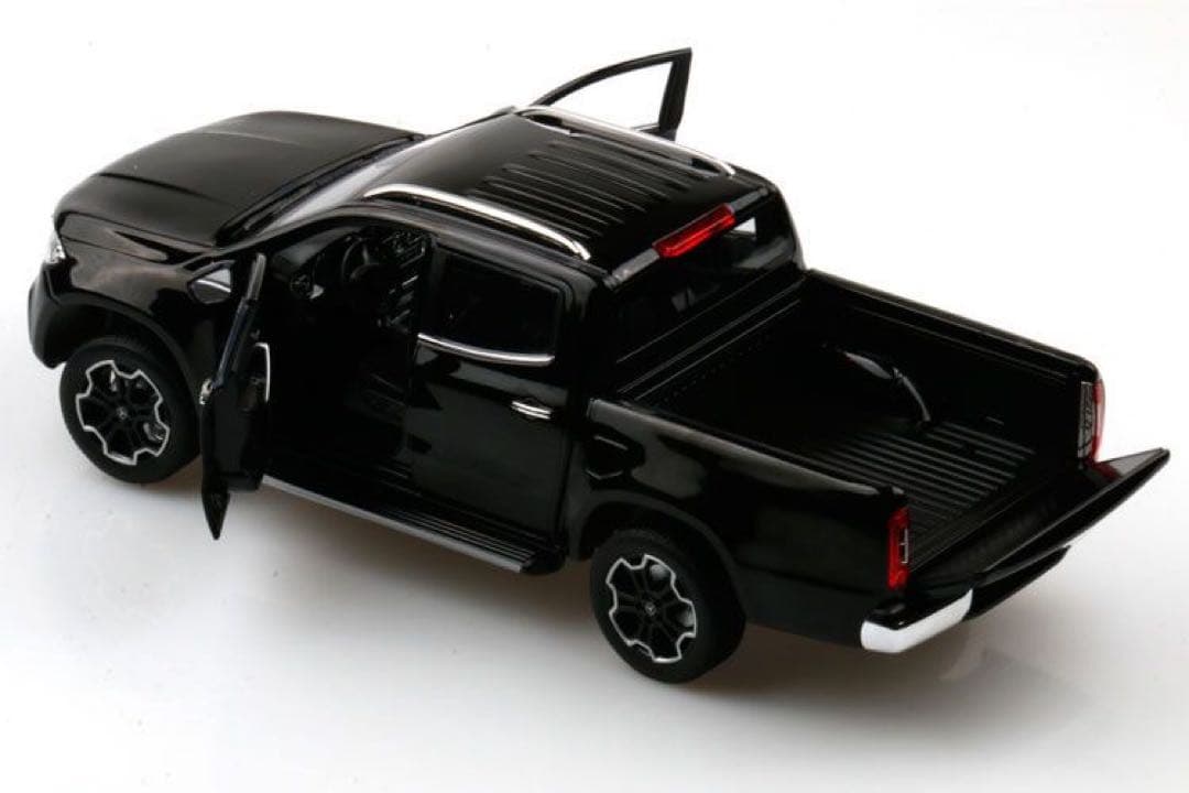 ノレブ　Mercedes-Benz X-Class １／18ミニカー