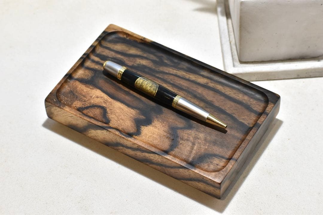 No.405黒柿孔雀杢のトレー