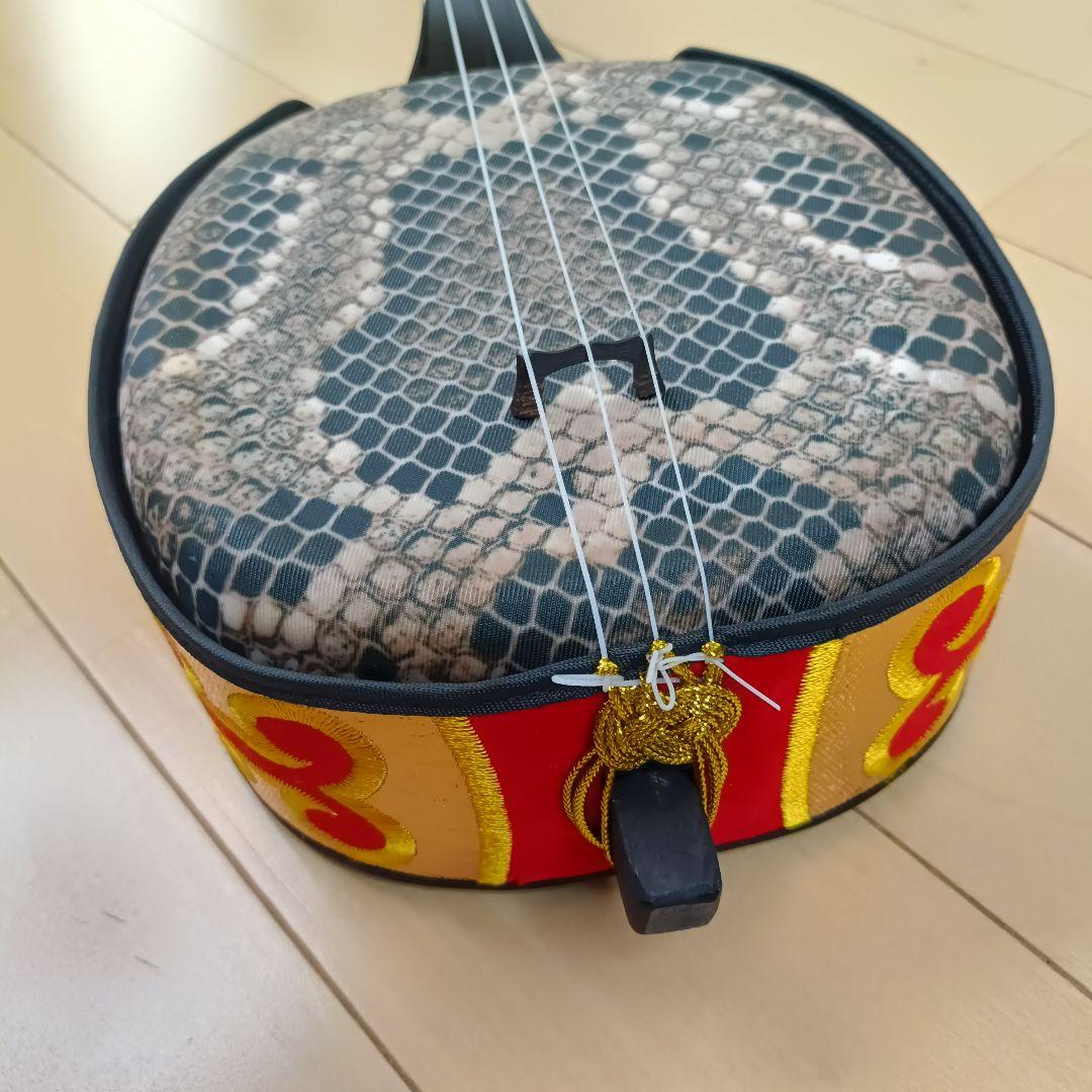 美品 沖縄三線 人工革 ソフトケース、爪、小物入れなど付属 美品 沖縄