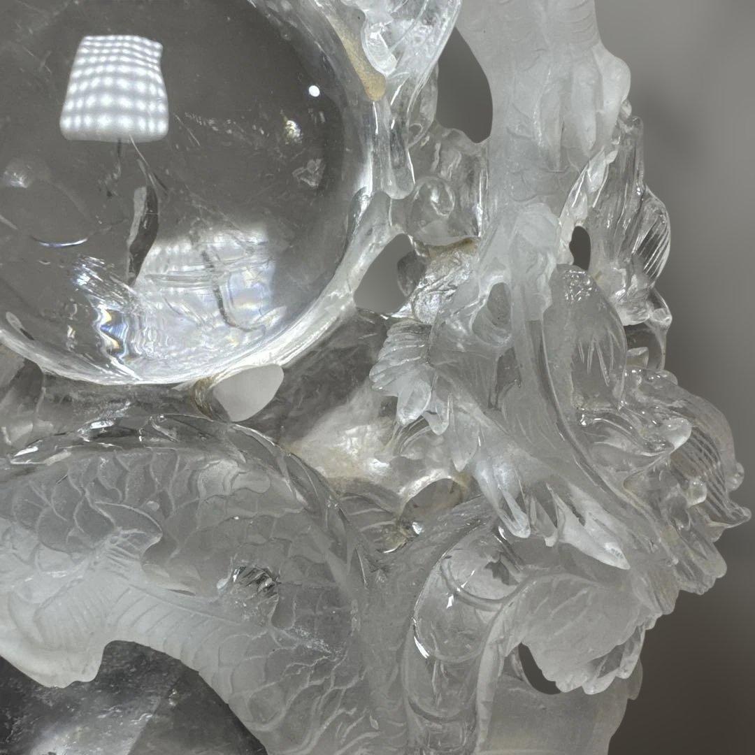 圧巻3.1kg】天然水晶 双龍彫刻 台座付 巨大玉持ち 置物 - メルカリ