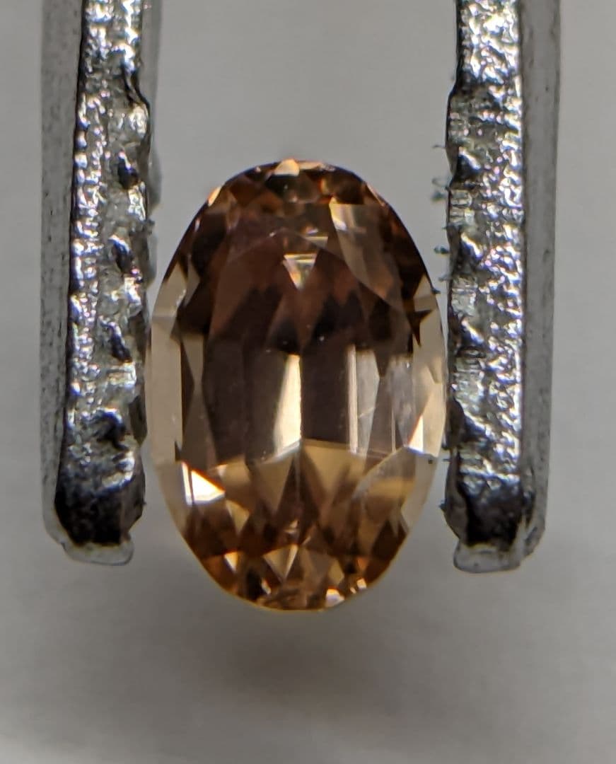 オーストラリア産 ハーツレンジ ジルコン 0.55ct 天然石 手作業カット