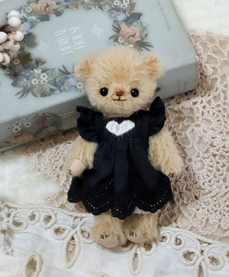 愛される白熊ちゃん ぬいぐるみ テディベア ハンドメイド 海外作家様 置物