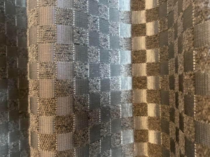 新品未使用　カーテン　グレー　遮光1級　裏地付き　格子柄　両開き（左右2枚）