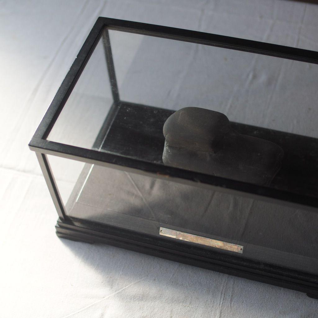 黒いガラス製ディスプレイケース 古道具