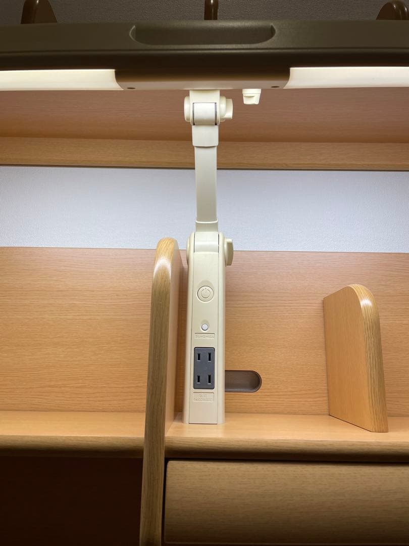 ニトリ学習机　照明付本棚