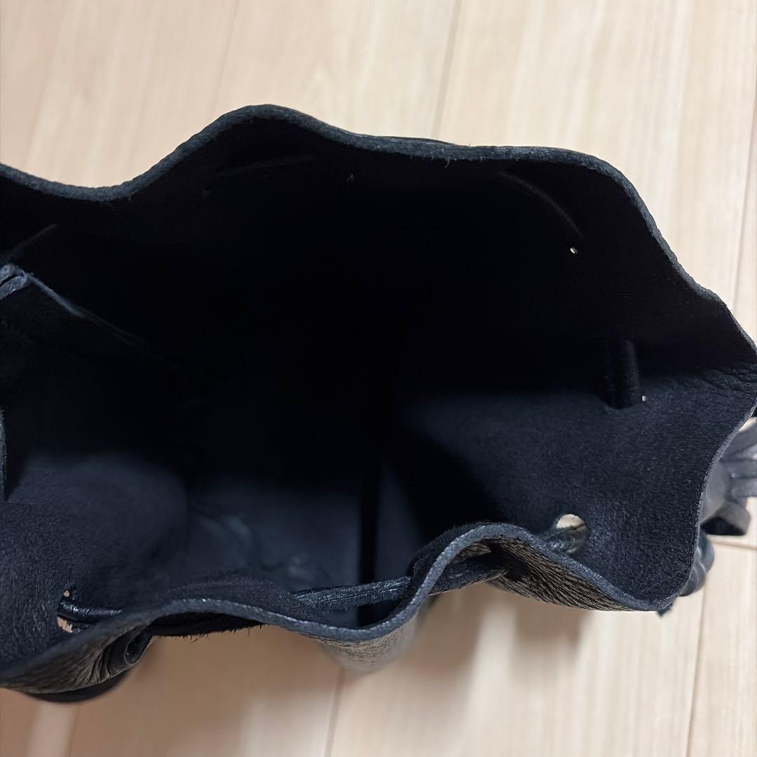 COKIAエルク大鹿革 黒 タッセル付き巾着バッグ 斜めがけ