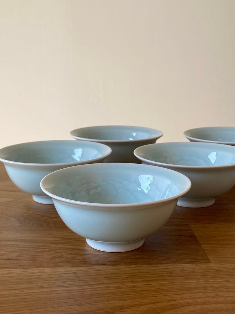 快山窯 青白磁 唐草文 鉢 5客 共箱 直径約11.3cm 高さ約4.7cm - メルカリ