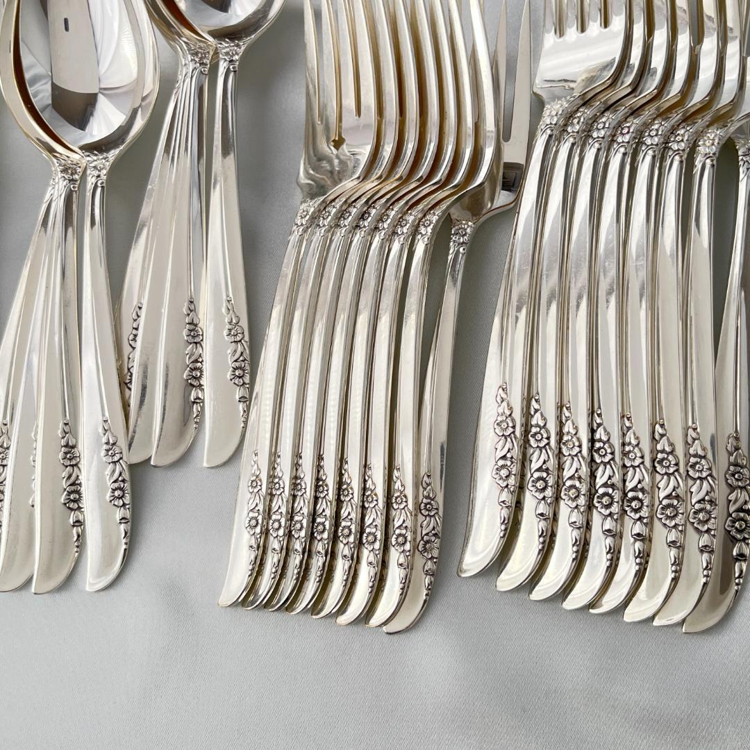 【ONEIDA 】LILAC TIME ディナーセット 8名用サーバー付き54本