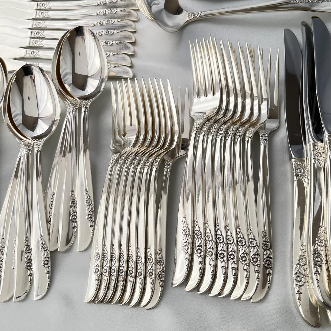 【ONEIDA 】LILAC TIME ディナーセット 8名用サーバー付き54本