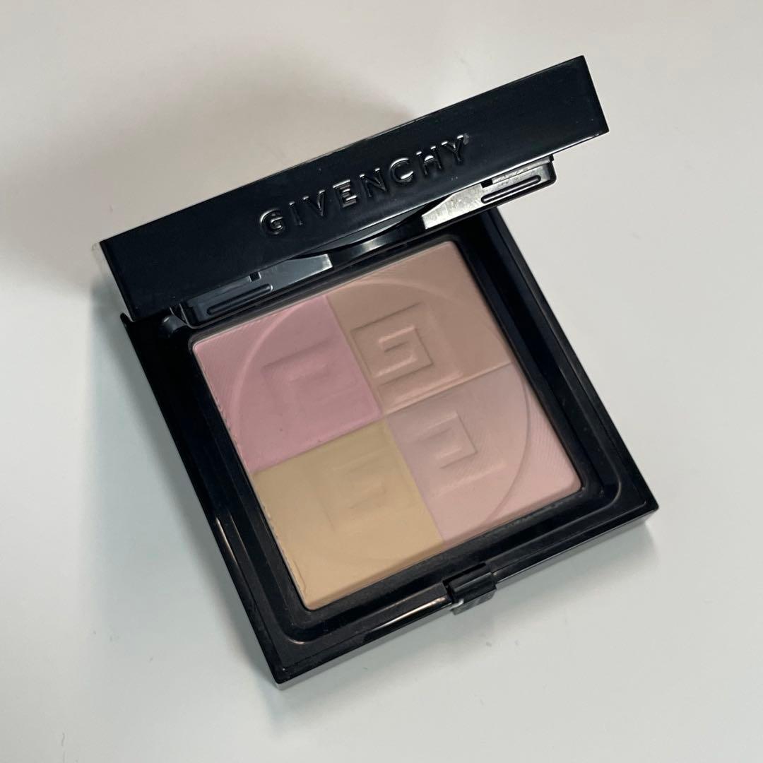 Givenchy プリズム・リーブル・プレストパウダー　2D01