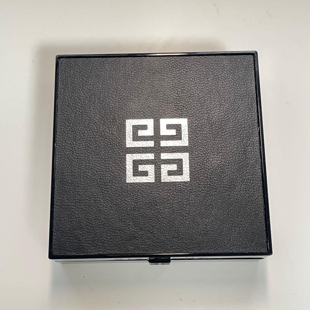 Givenchy プリズム・リーブル・プレストパウダー　2D01