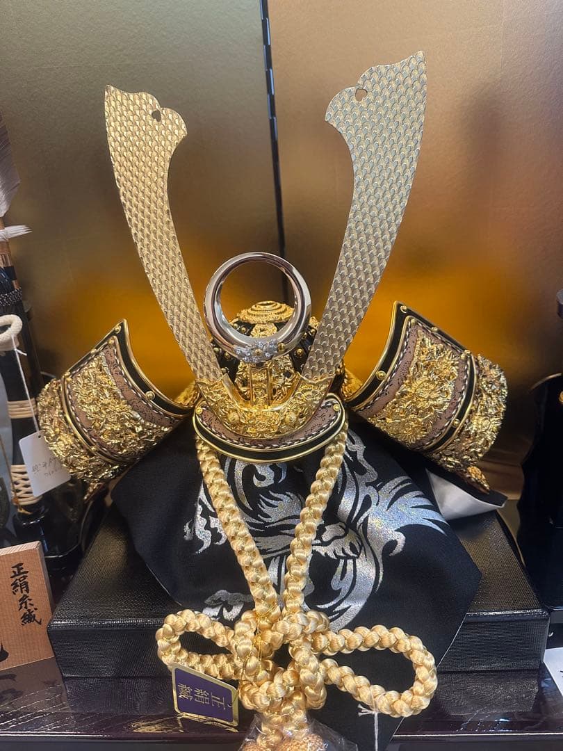 五月人形 兜飾り 豪華金彩兜一式 金屏風付き 新品未使用