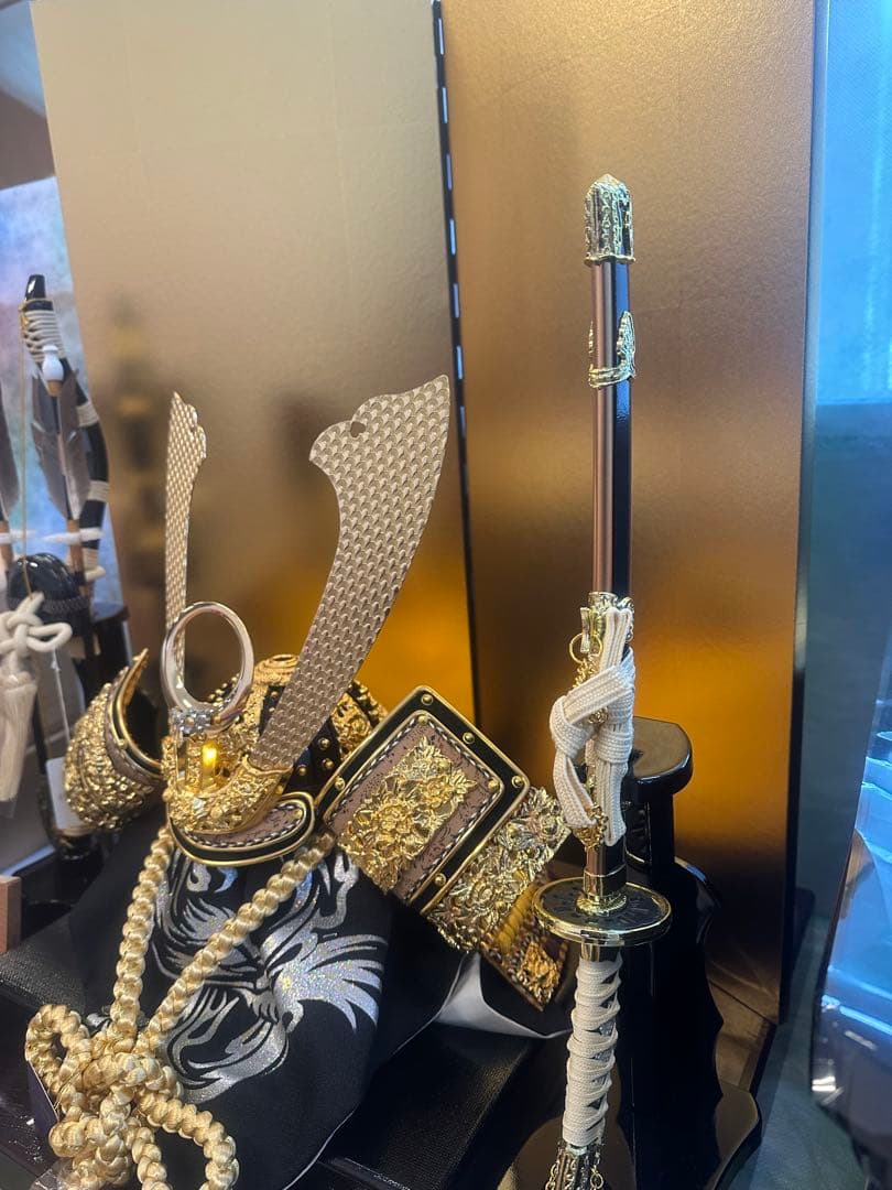 五月人形 兜飾り 豪華金彩兜一式 金屏風付き 新品未使用