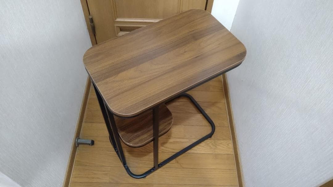 モダンアイアン＆木目コ字サイドテーブル - 多用途デザイン