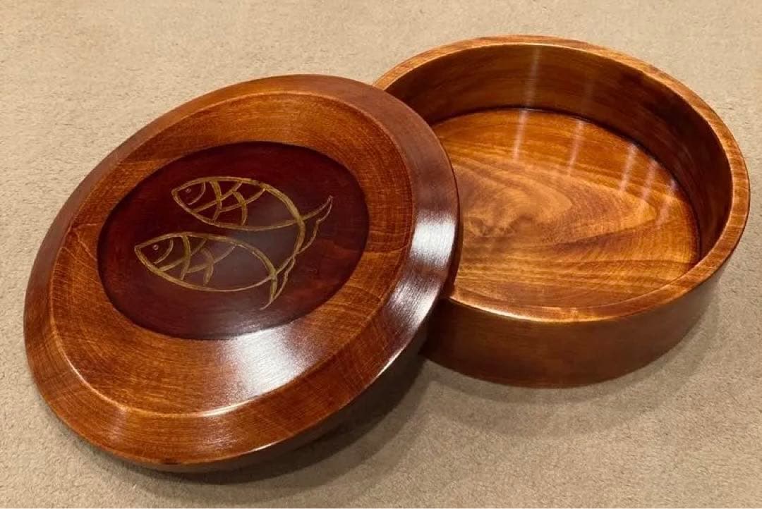 香川漆器 工芸品　魚文盛器　1本の木をくり抜いて作製　たのもしい木製器