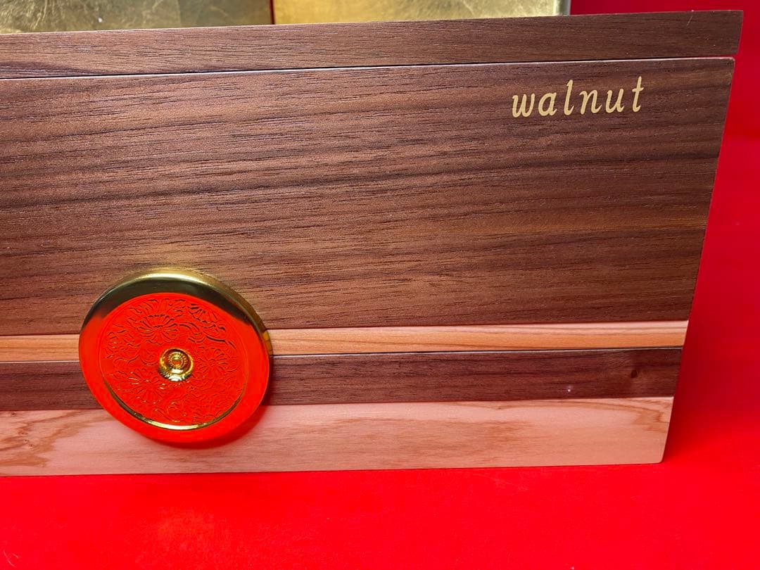 東京久月　五月人形　銘木シリーズ　ウォールナット　家紋付き兜飾り収納セット