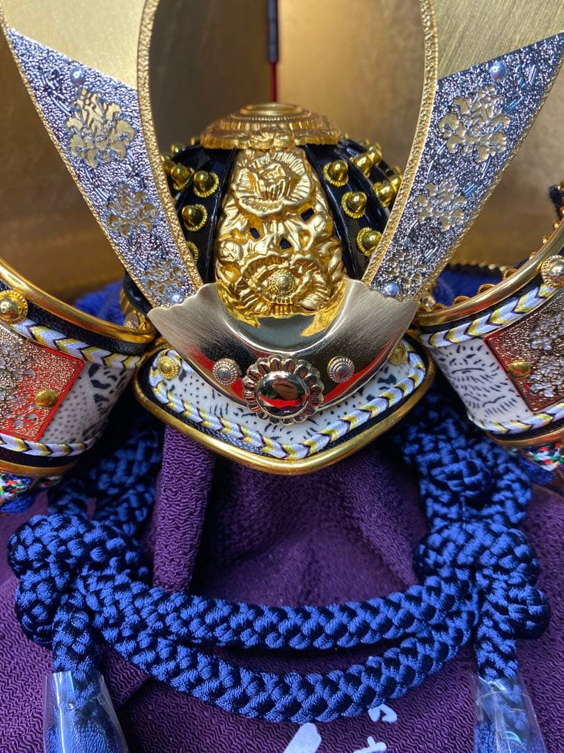 東京久月　五月人形　銘木シリーズ　ウォールナット　家紋付き兜飾り収納セット