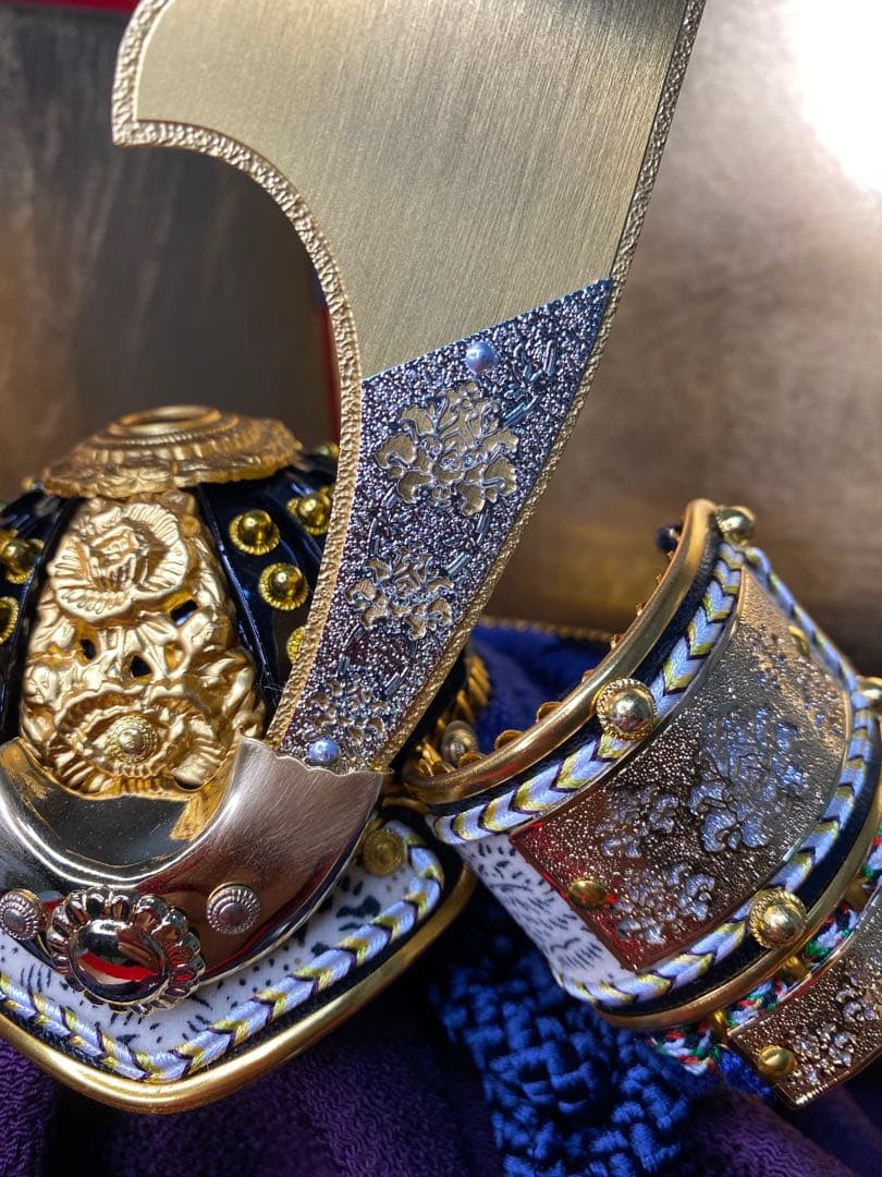 東京久月　五月人形　銘木シリーズ　ウォールナット　家紋付き兜飾り収納セット