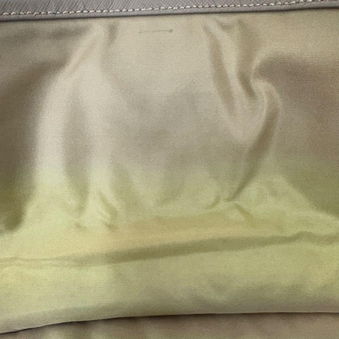 ✨PRADA✨プラダ✨ナイロン✨三角ロゴプレート✨ベージュ✨ショルダーバッグ✨