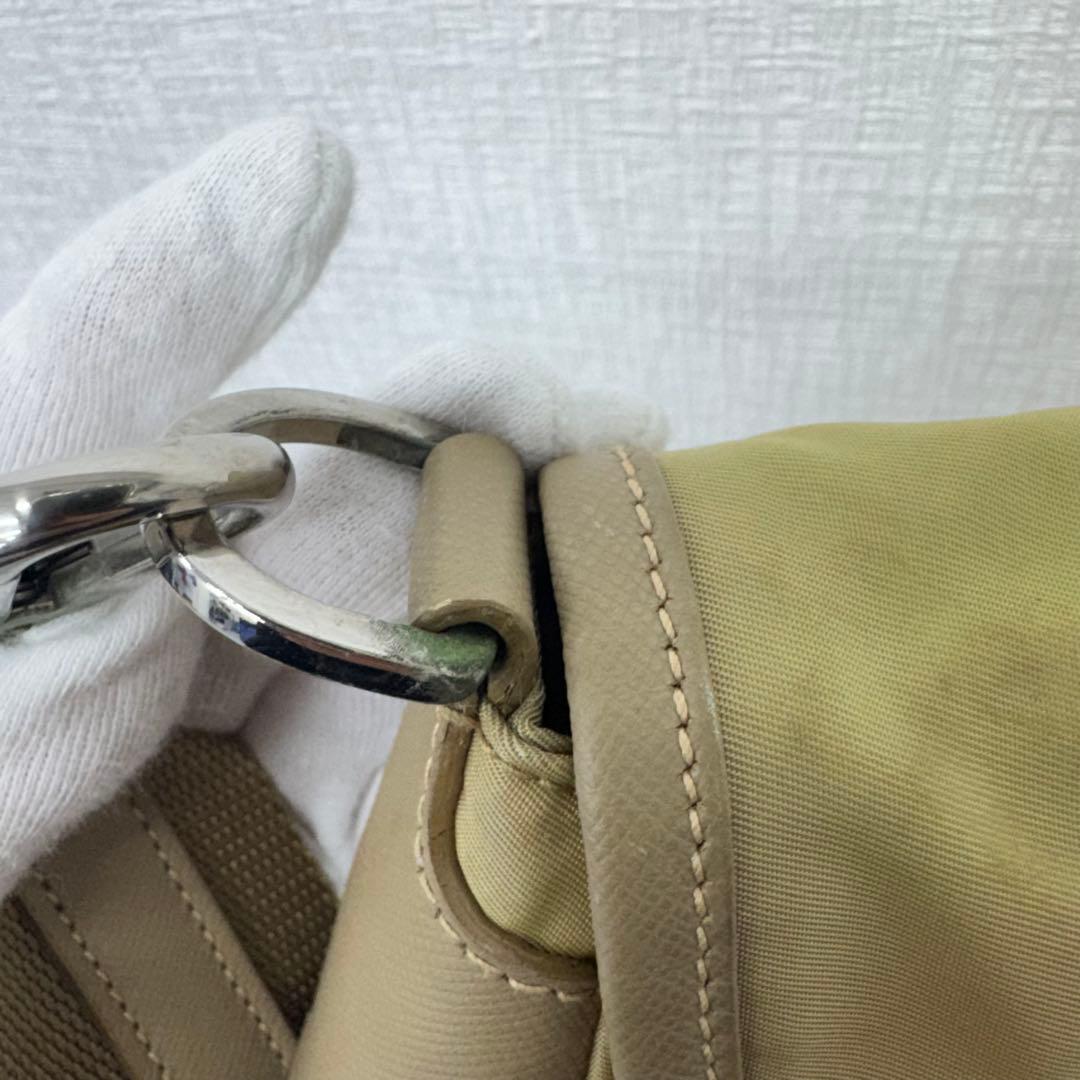 ✨PRADA✨プラダ✨ナイロン✨三角ロゴプレート✨ベージュ✨ショルダーバッグ✨