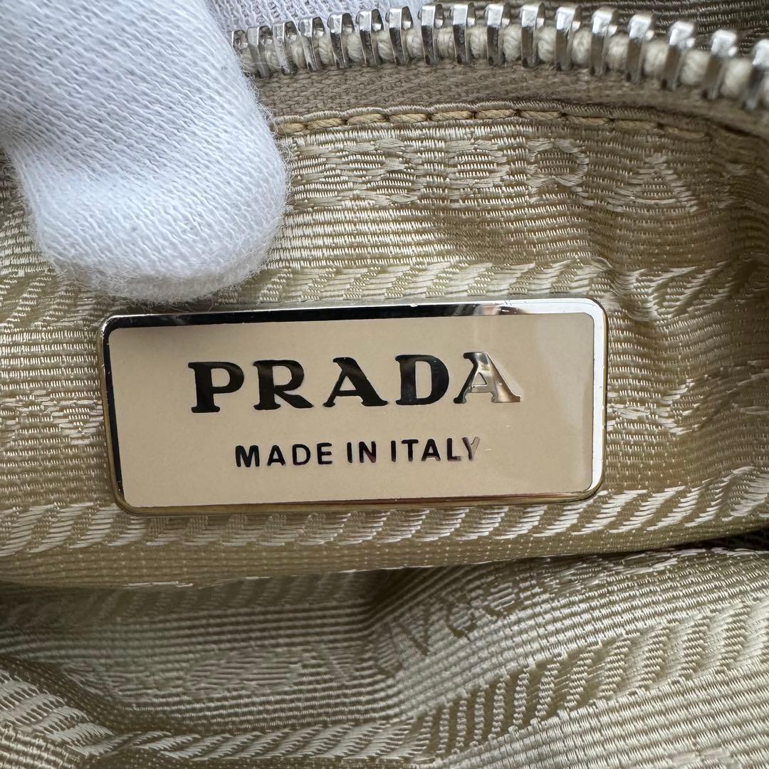 ✨PRADA✨プラダ✨ナイロン✨三角ロゴプレート✨ベージュ✨ショルダーバッグ✨