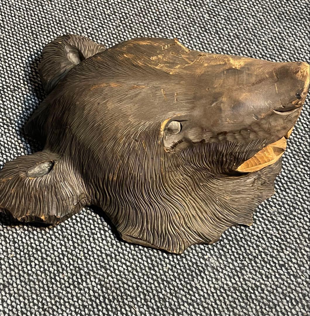 北海道の伝統的な民芸品である木彫りの熊の壁掛け - メルカリ