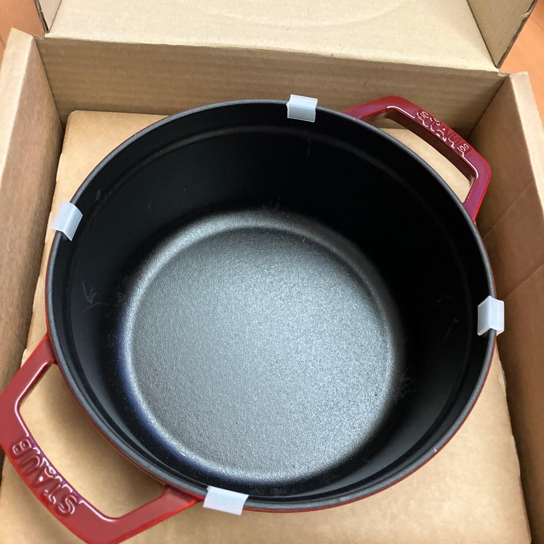 【新品未使用】ストウブ22センチ　2.6ℓ staub チェリー