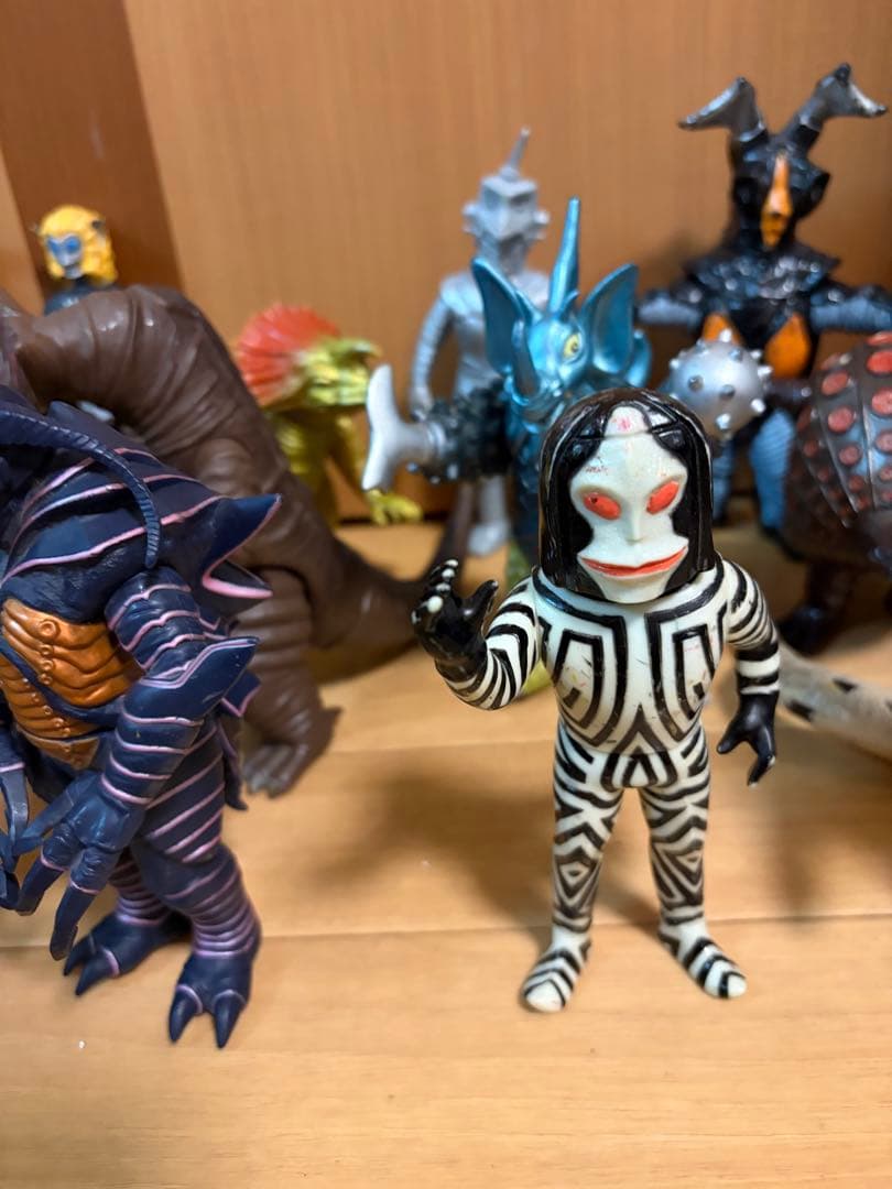 特撮 怪獣 フィギュア セット 多数 - メルカリ