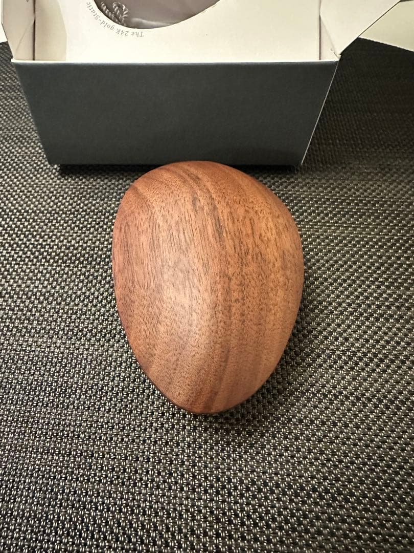 川谷絵音さんのベストバイ！リフトアップ uffy スカルプブラシ 木製 24K