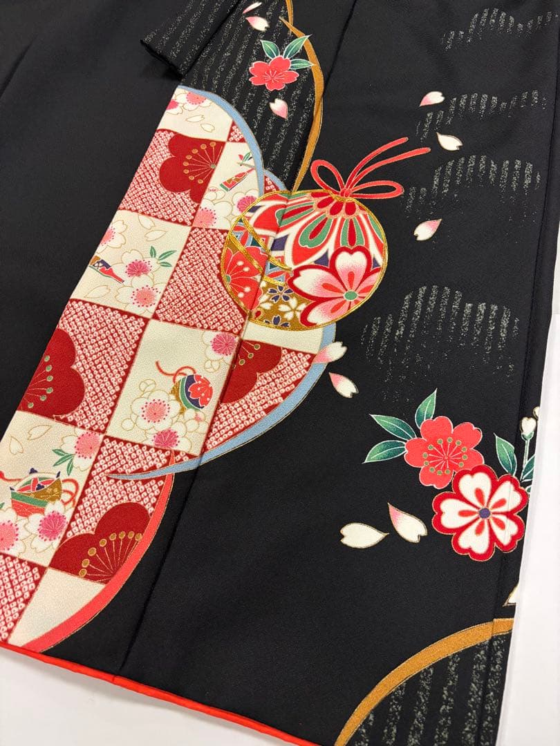 七五三　7歳女の子　着物セット　黑地に手毬と桜　市松　金刺繍