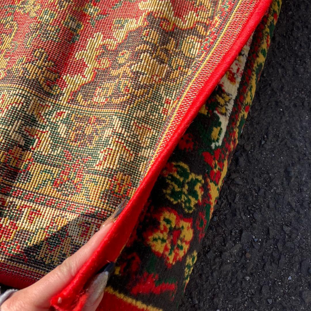 A-4 昭和レトロ 美品 オリエンタル柄 ラグ 絨毯 正方形 レッド 花柄