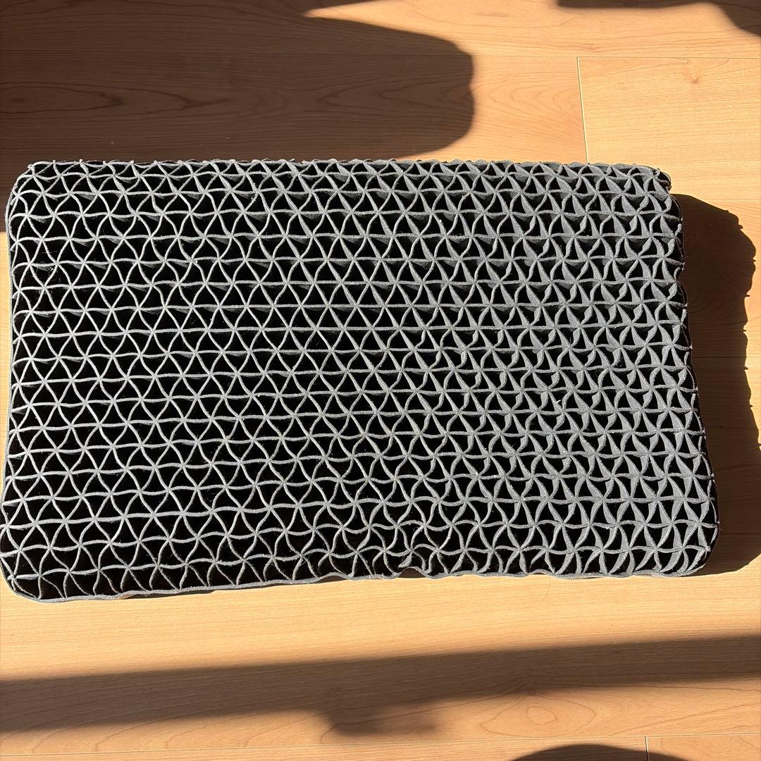 c*e様 ヒツジのいらない枕　至極　通気性メッシュ枕 グレー・ホワイト