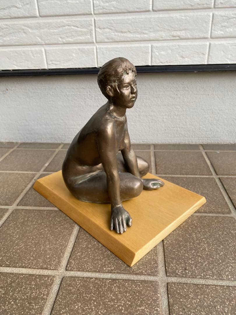 ブロンズ風女性裸体像 樹脂製で軽量 彫刻 ハンドメイド 美術品 高さ約25cm