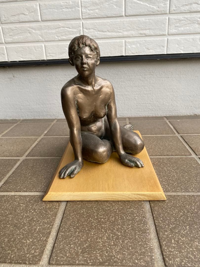 ブロンズ風女性裸体像 樹脂製で軽量 彫刻 ハンドメイド 美術品 高さ約25cm