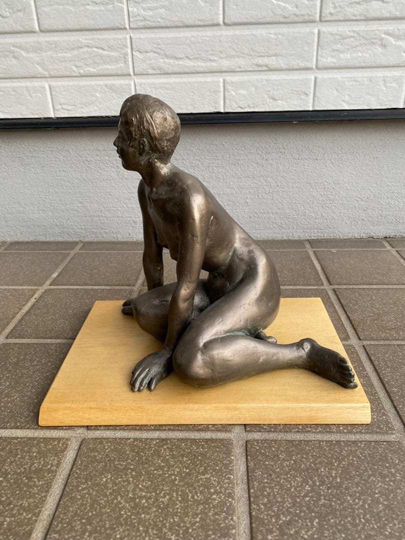 ブロンズ風女性裸体像 樹脂製で軽量 彫刻 ハンドメイド 美術品 高さ約25cm