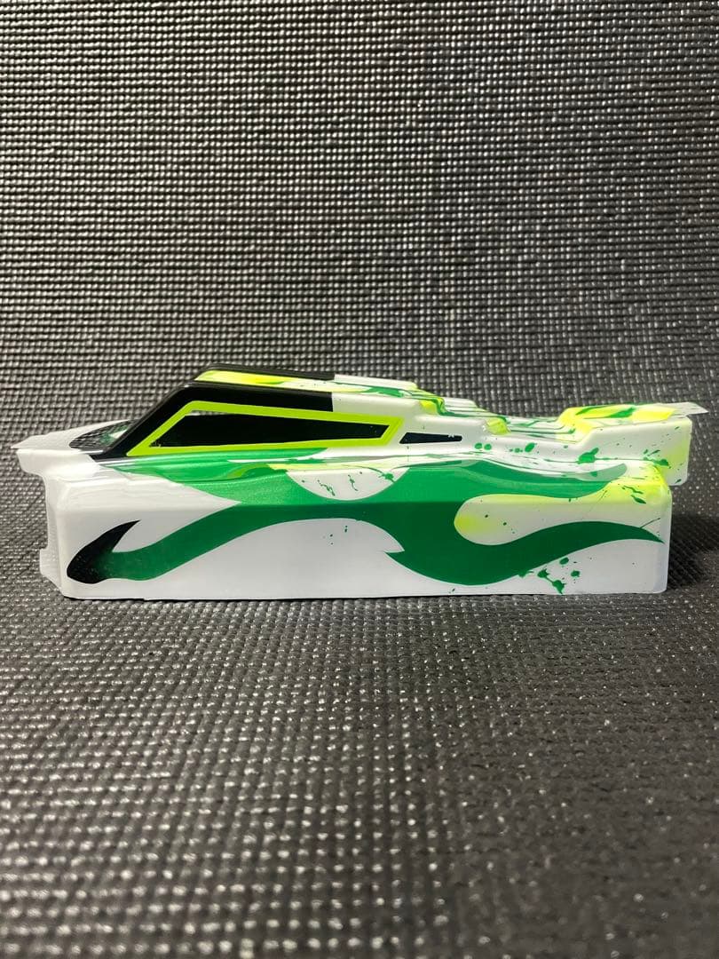 アソシエイティッドB74用塗装済ボディ