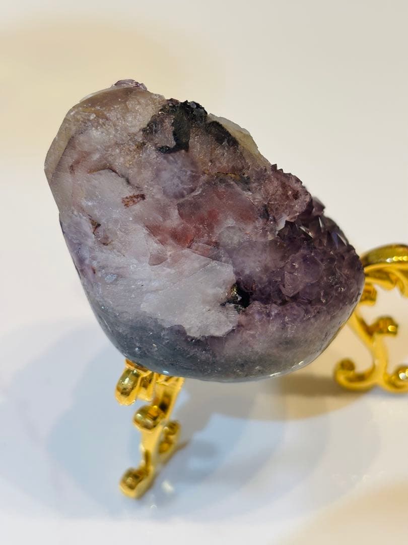 珍しい　4種色付いてるのアメジスト 置物 金色スタンド付き