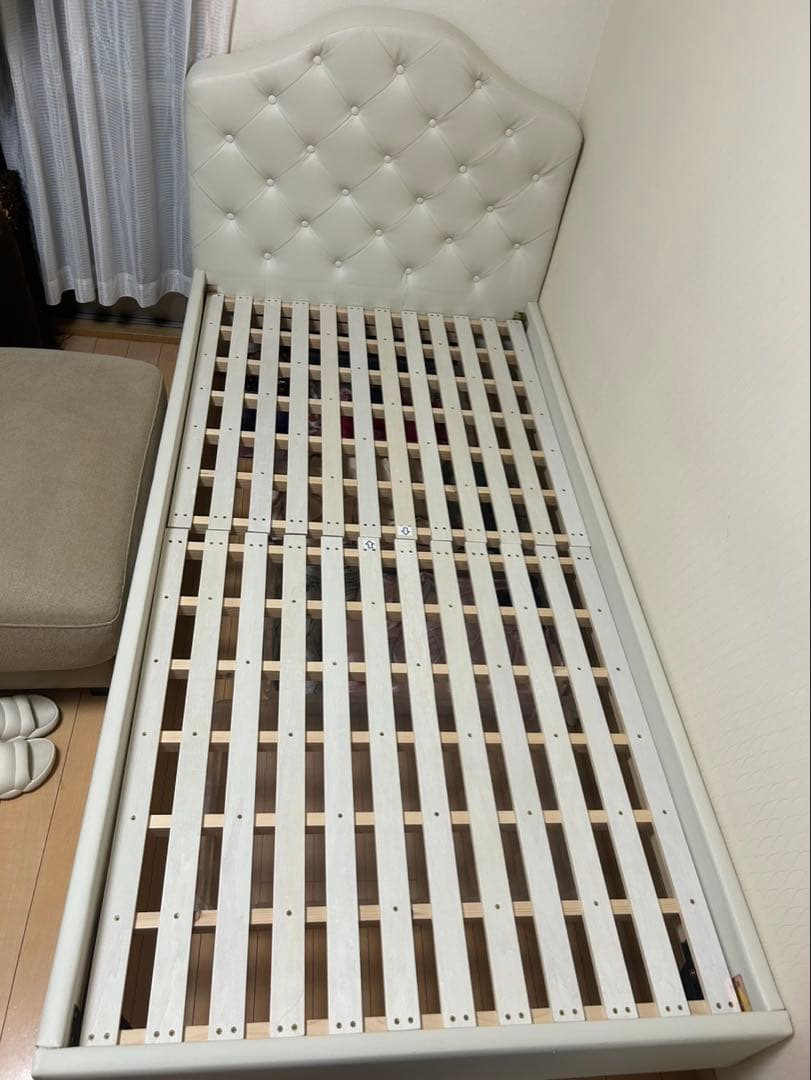 シングルベッドフレーム ホワイト キルティング